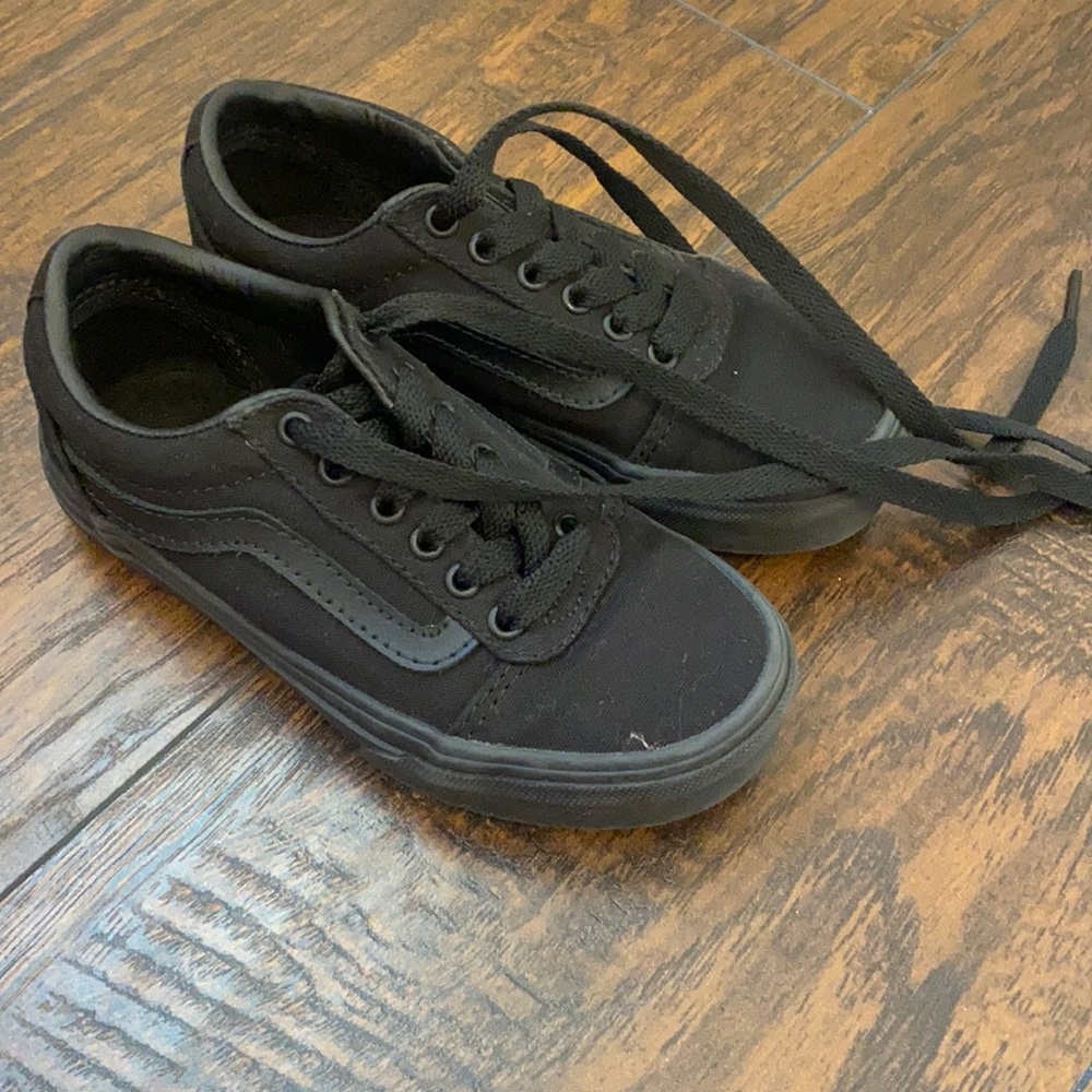 Black lace up vans